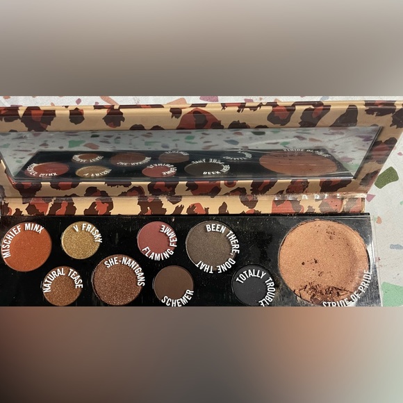 Mac Cosmetics Mischief Minx Palette - Picture 4 of 4